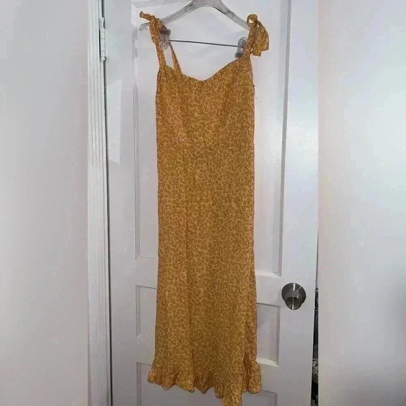 AUGUSTE
DEAN GIA MIDI DRESS IN
YELLOW - Picture 5 of 8